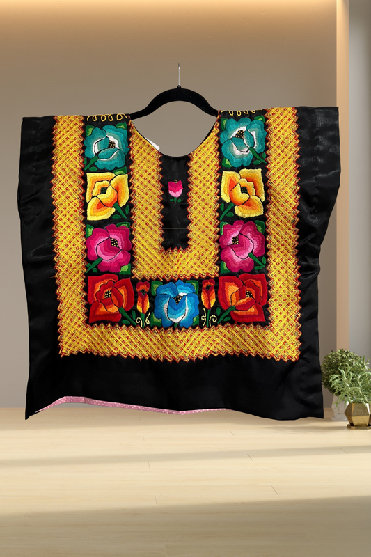 Huipil Frida de cadenilla y bordado negro