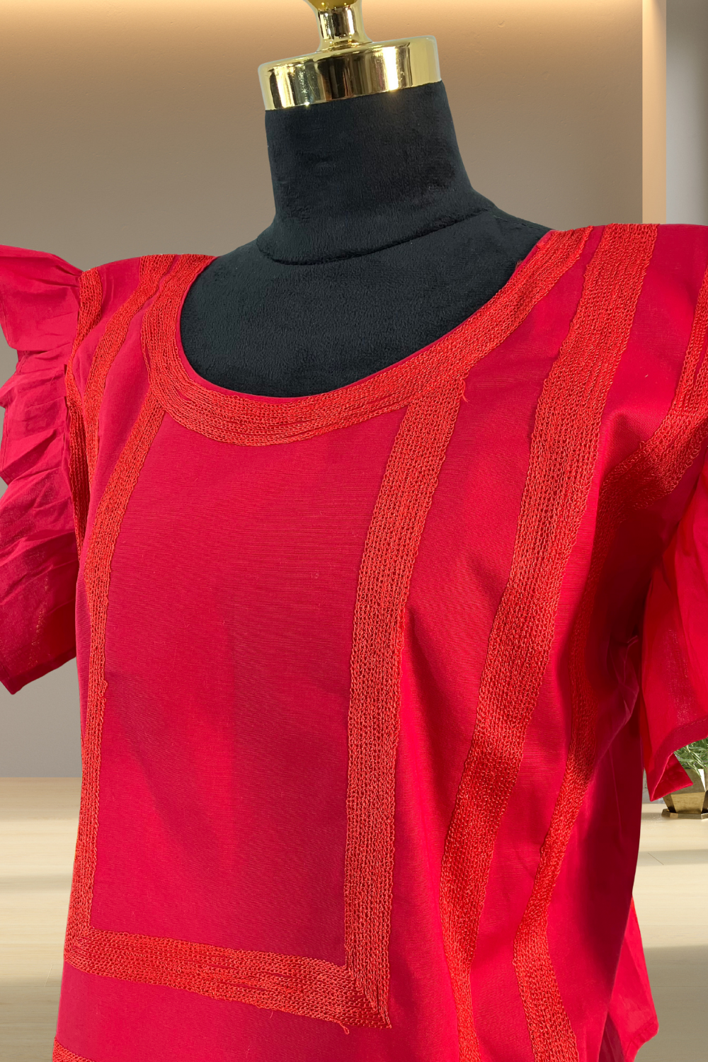 Leticia de cadenilla roja