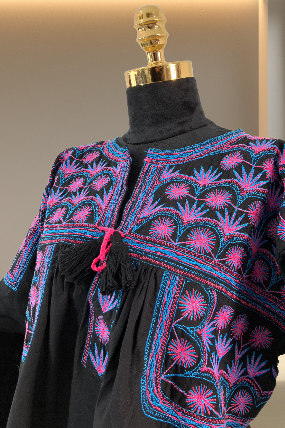 Blusa Tlahuitoltepec negro y rosa