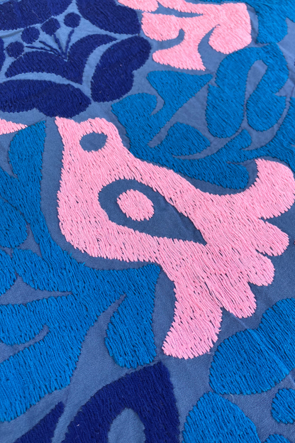 Blusa Jalapa de Díaz azul y rosa – Mediana